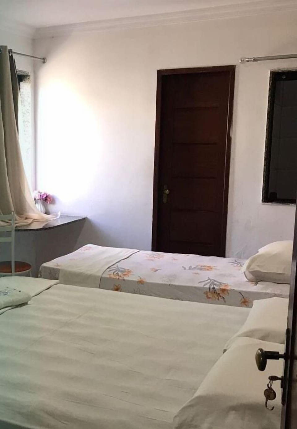 Comfort Triple Room | Laptop workspace, blackout drapes, iron/ironing board, free WiFi