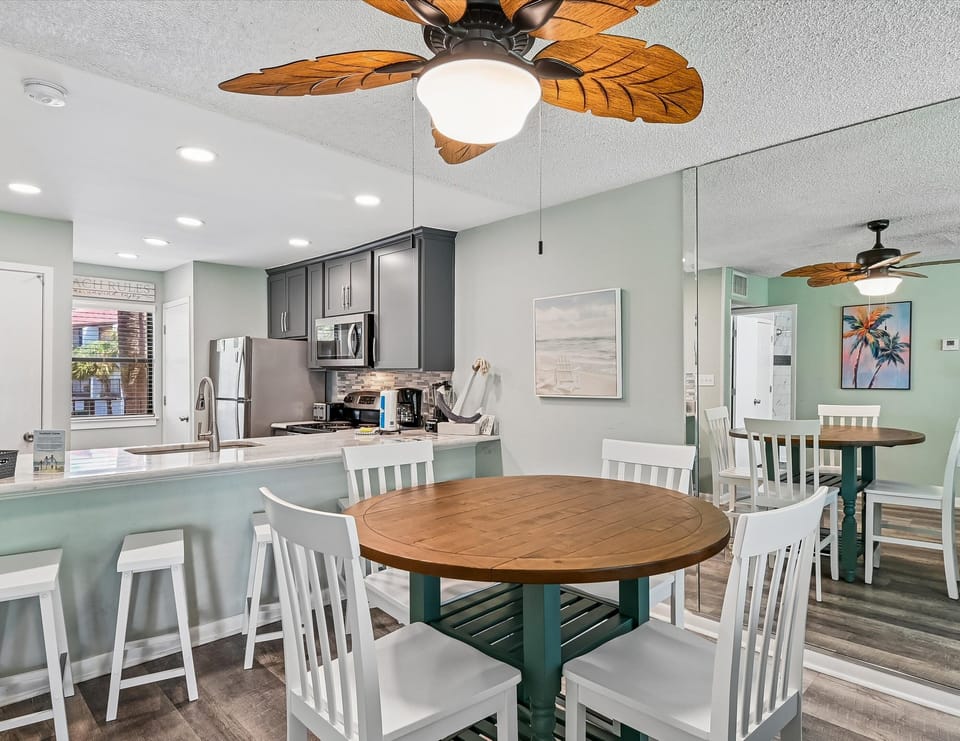 Dining Area - Breakfast Bar