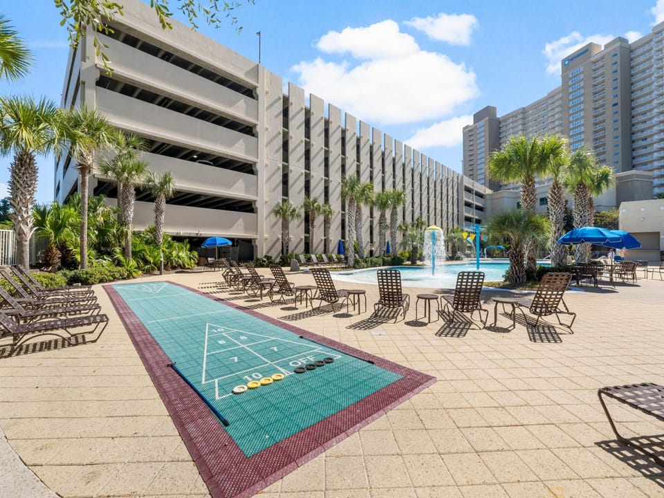 Emerald Beach Resort Pool - Zero Entry Kiddie Pool