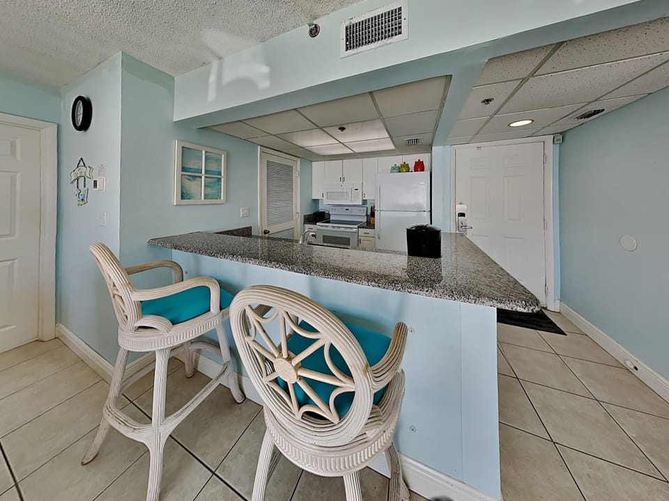 Breakfast Bar | Kitchen