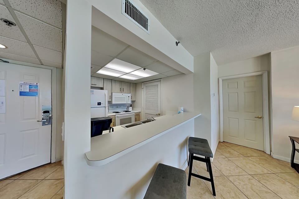 Kitchen - Breakfast Bar