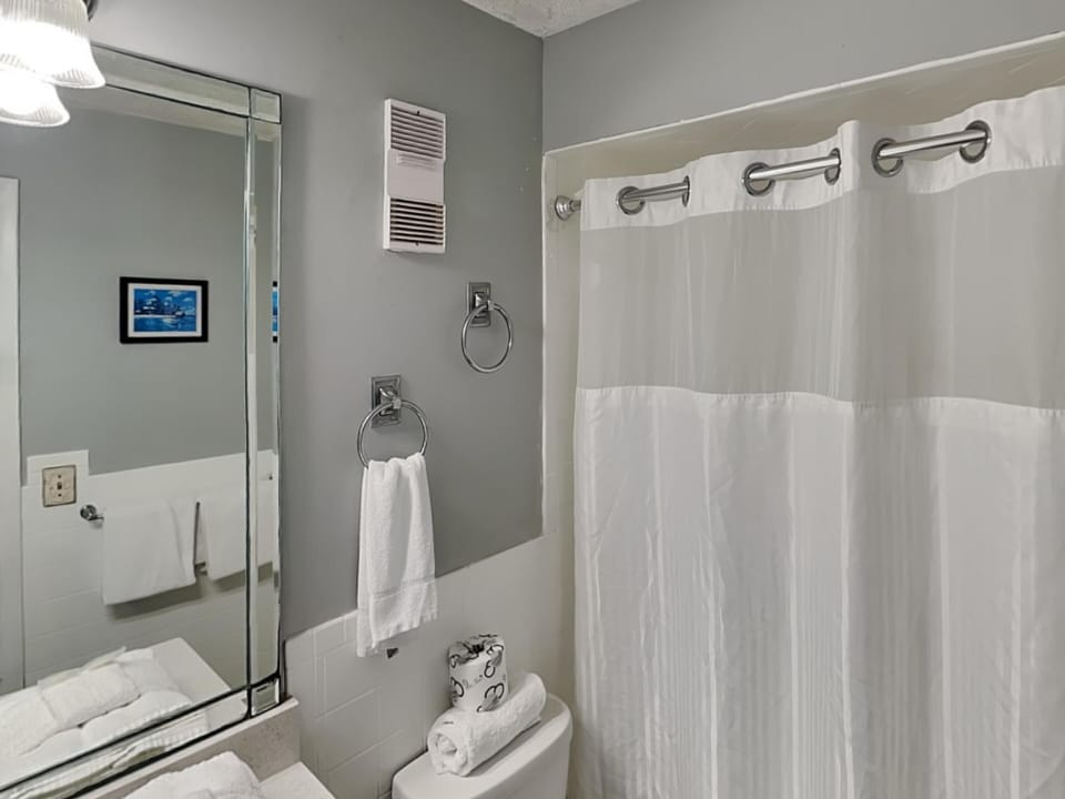 Second Bathroom - Shower/Tub Combo
