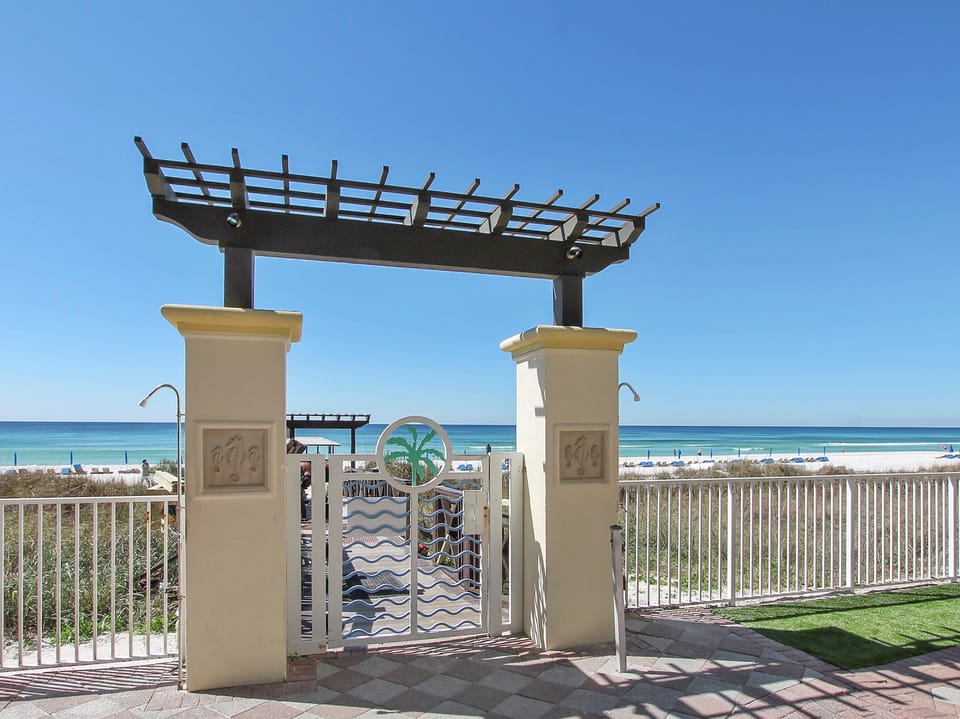 Shores of Panama Indoor Hot Tub