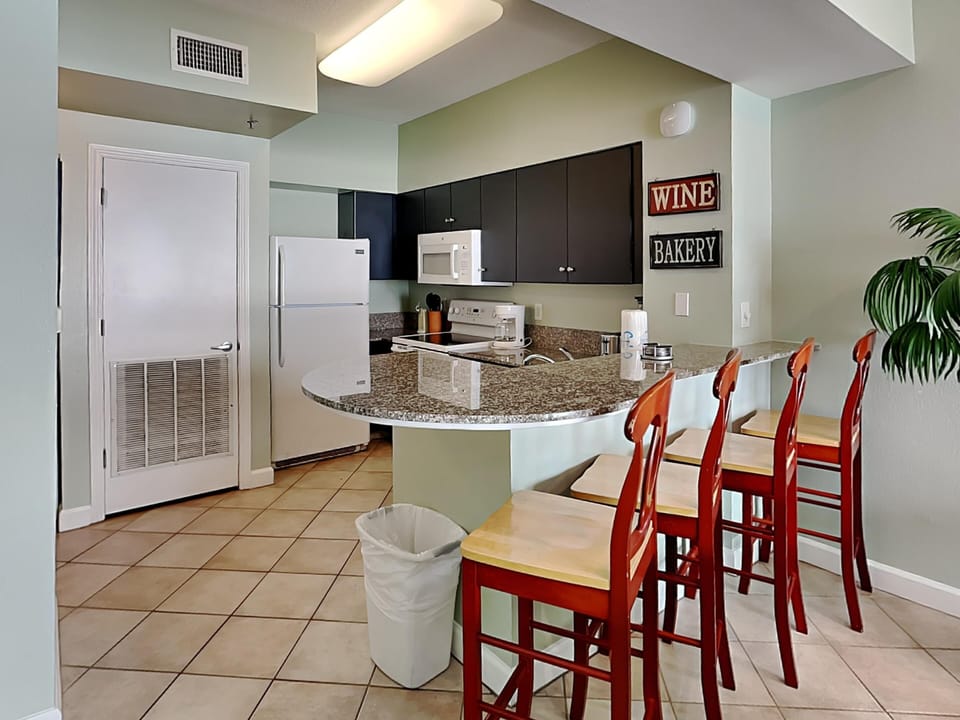 Breakfast Bar | Kitchen