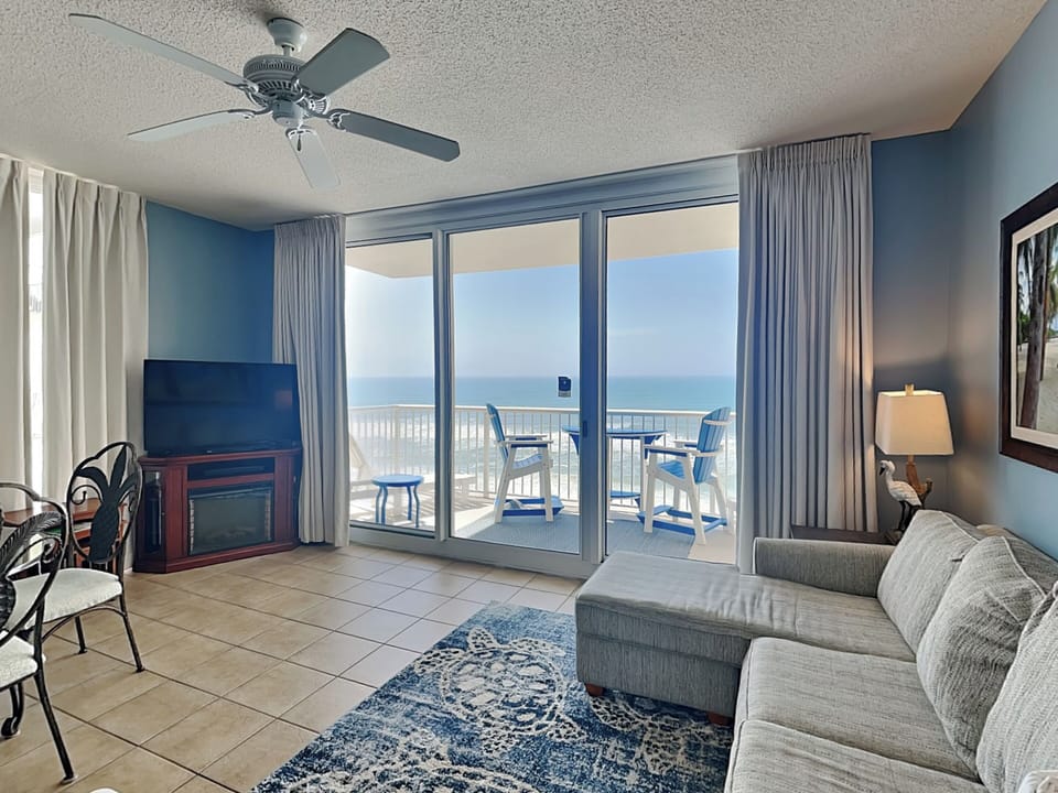 Living Area - Gulf Front Balcony Access