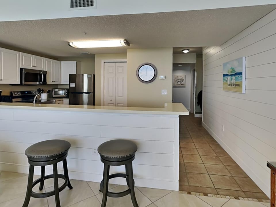 Breakfast Bar | Kitchen