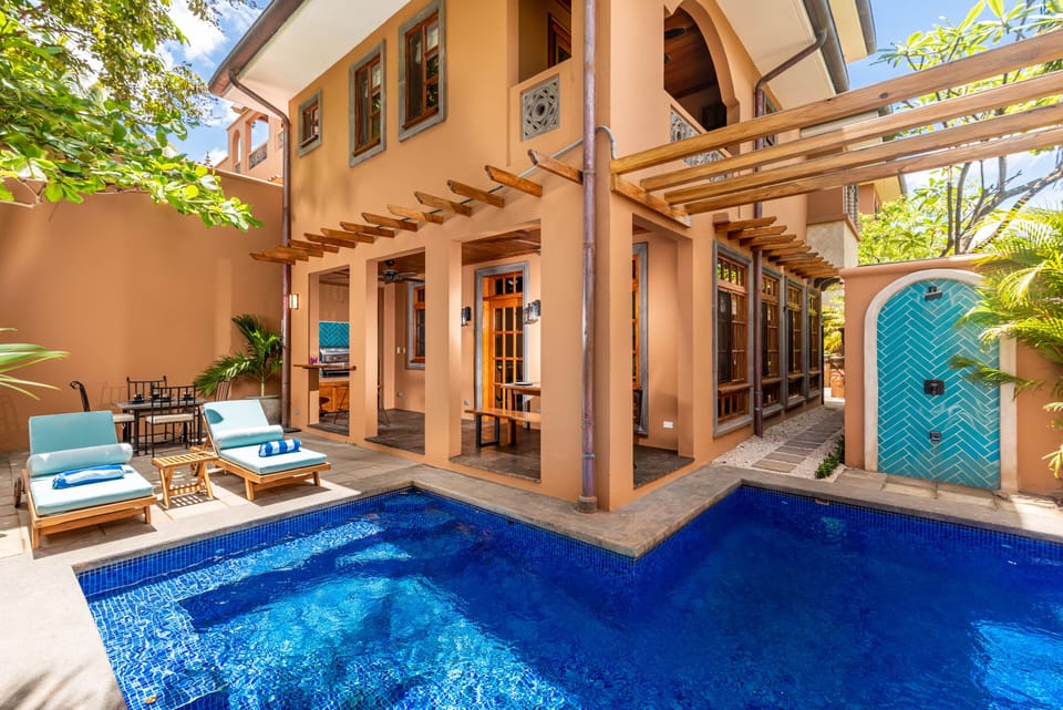 Private swimming pool, out side shower, BBQ area.