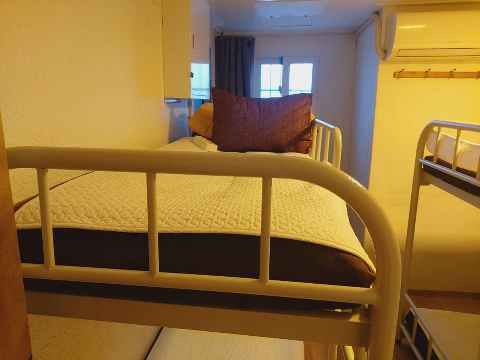 Shared Dormitory, Mixed Dorm with Ensuite Bathroom (6 people, Foreigners Only) | Soundproofing, free WiFi, bed sheets
