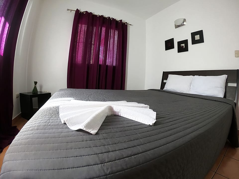1 bedroom, in-room safe, iron/ironing board, free WiFi