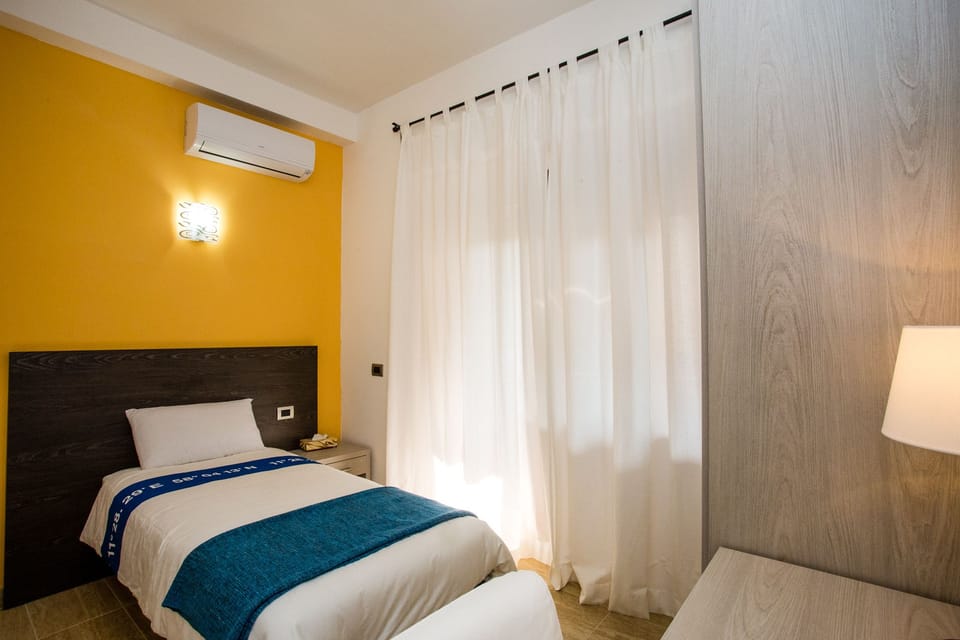 2 bedrooms, minibar, in-room safe, desk