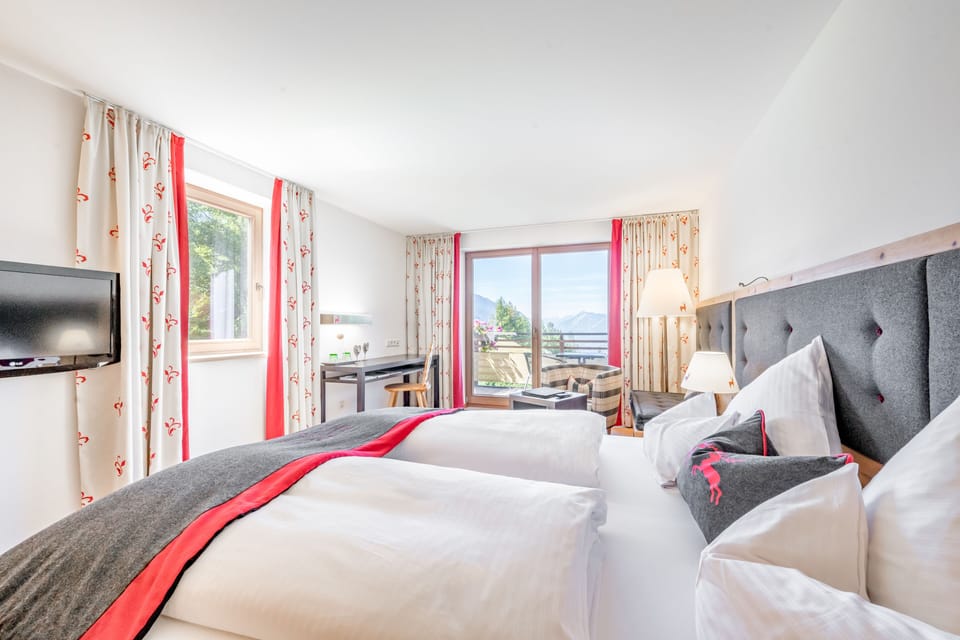 Deluxe Double Room | Hypo-allergenic bedding, in-room safe, desk, laptop workspace