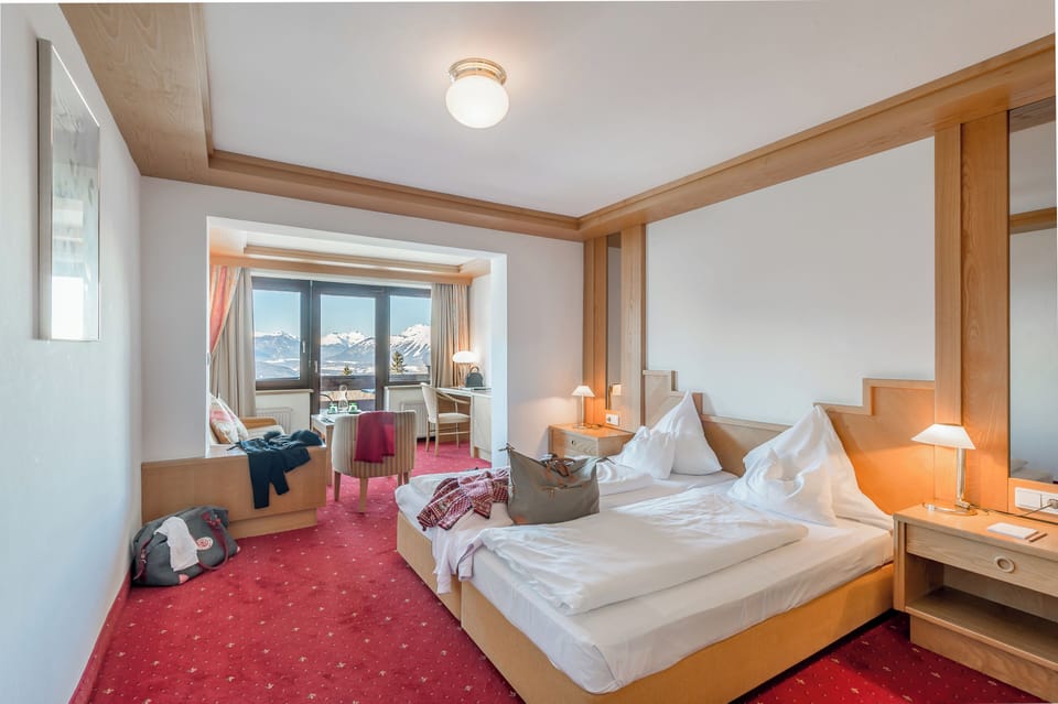 Comfort Double Room | Hypo-allergenic bedding, in-room safe, desk, laptop workspace