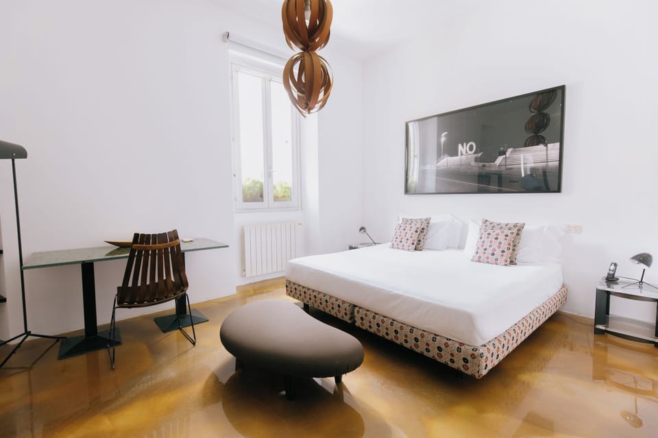 Room 2 | 1 bedroom, minibar, in-room safe, individually decorated