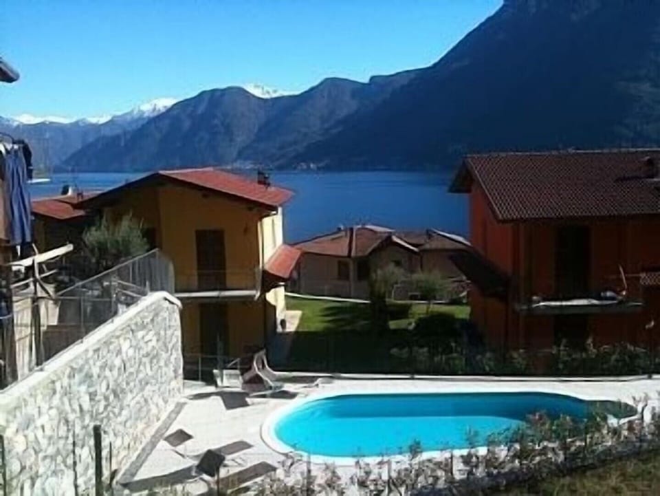 Swimming pool - open June to September