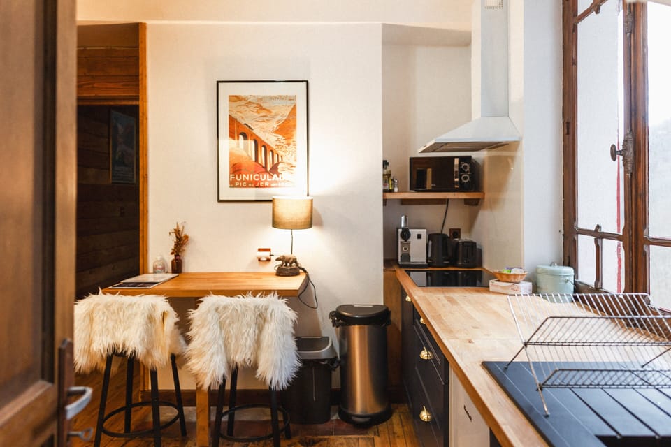 Comfort Studio (Le Studio) | Travel crib, free WiFi, bed sheets