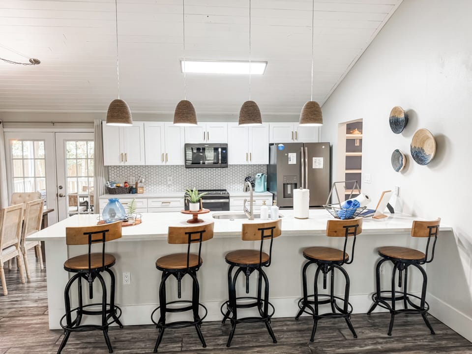 5 barstools perfect for breakfast at the beach.