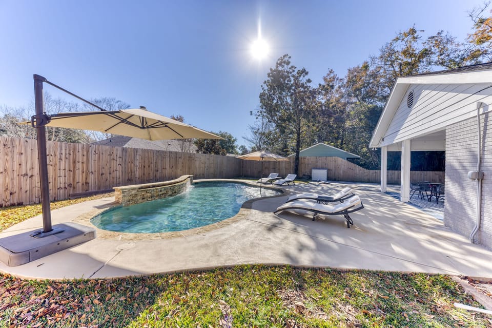 Gorgeous outdoor area with Heated pool option, 4 pool loungers, & tanning ledge