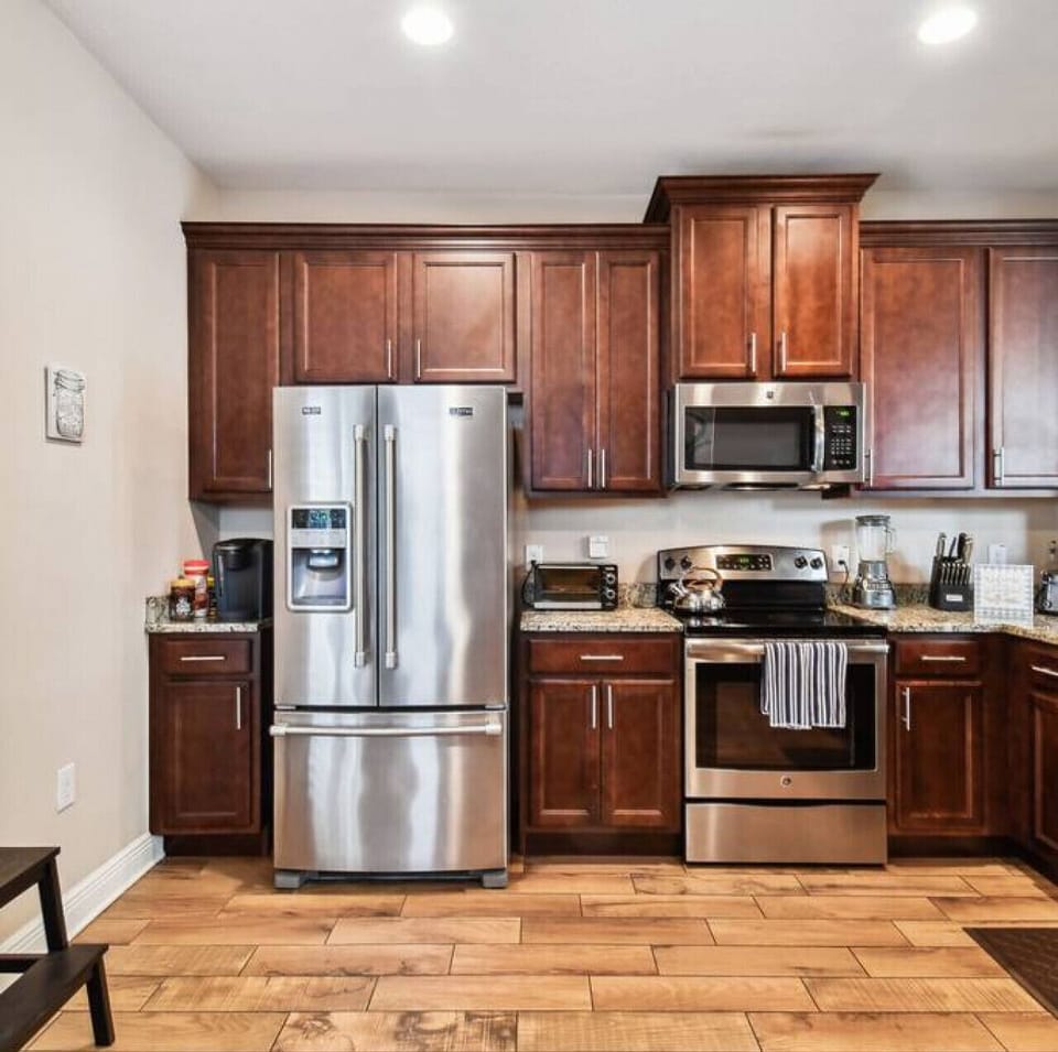 Large Open Concept Kitchen Fully Equipped