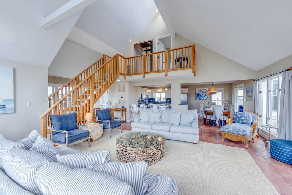 01-Surf-Or-Sound-Realty-1090-Mother-of-Waves-Great-Room-01
