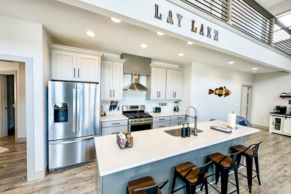 Kitchen is stocked with plenty of bake and cookware so you can cook up a great family meal.