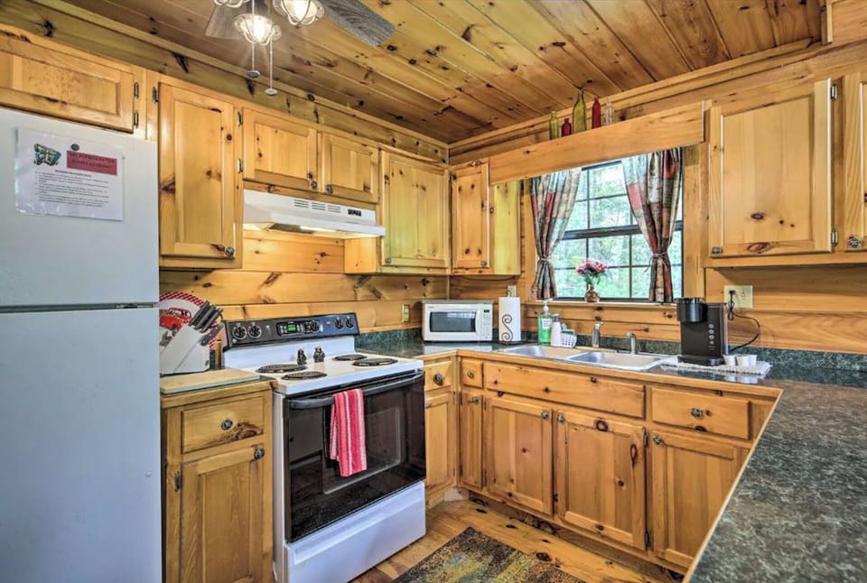 Fridge, oven, microwave, coffee, dishwasher we have it all!