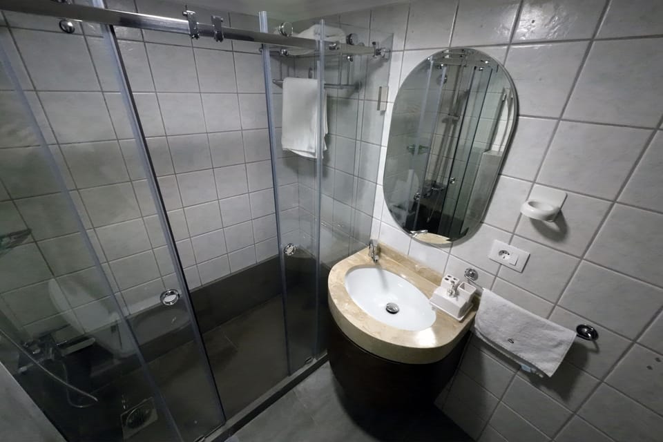 Shower, rainfall showerhead, free toiletries, hair dryer