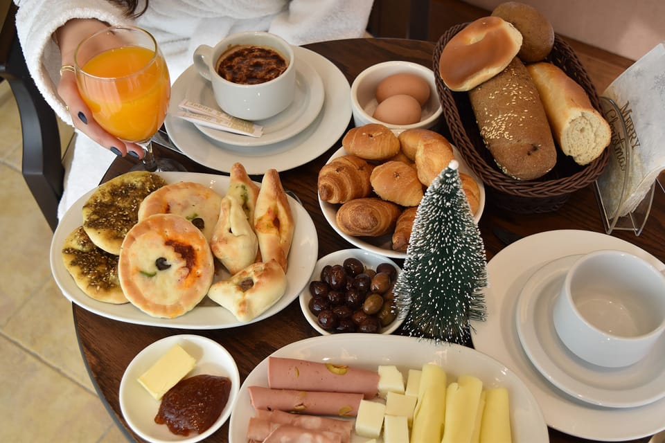 Free daily buffet breakfast