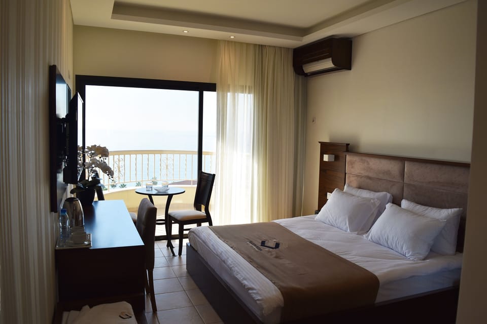 Superior Room | Hypo-allergenic bedding available, in-room safe, laptop workspace