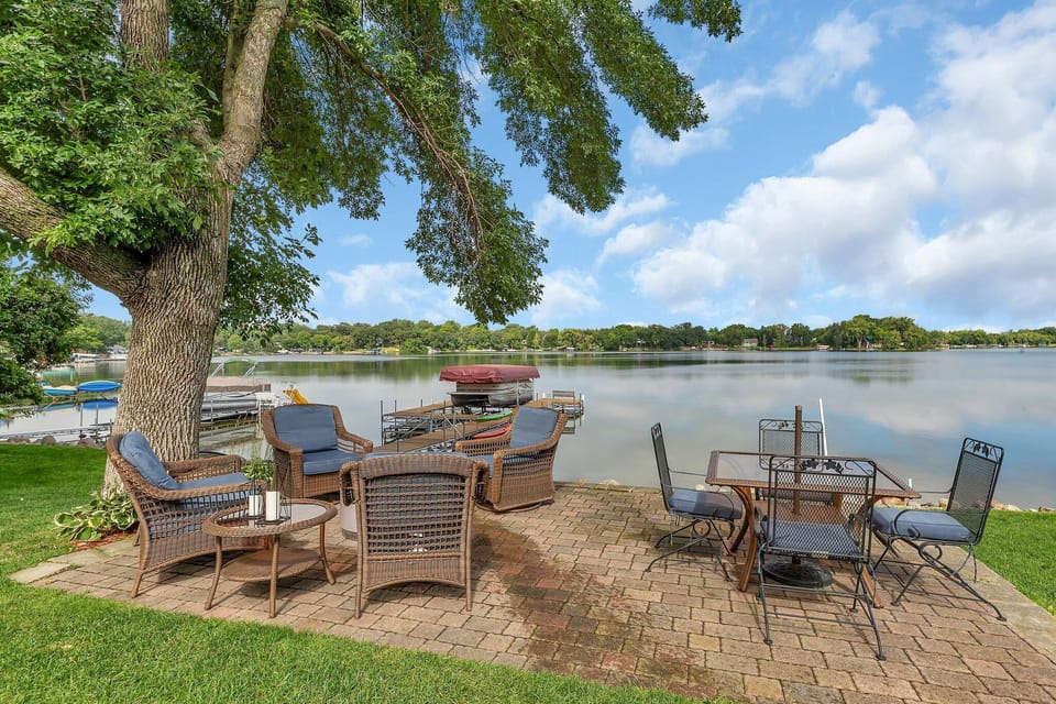 Lakeside dining