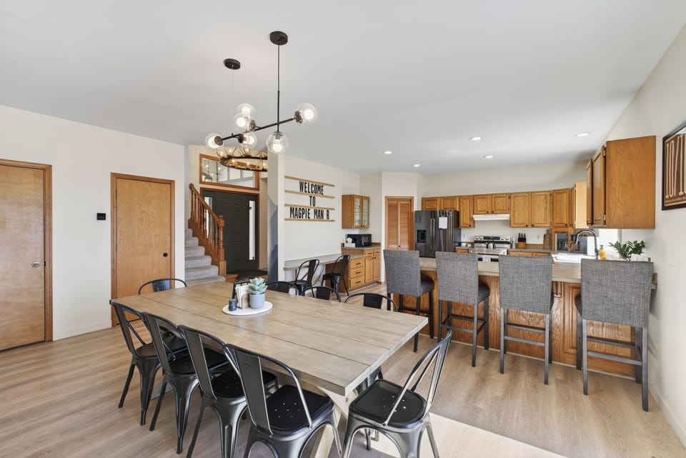 Dining Area (Main Level)