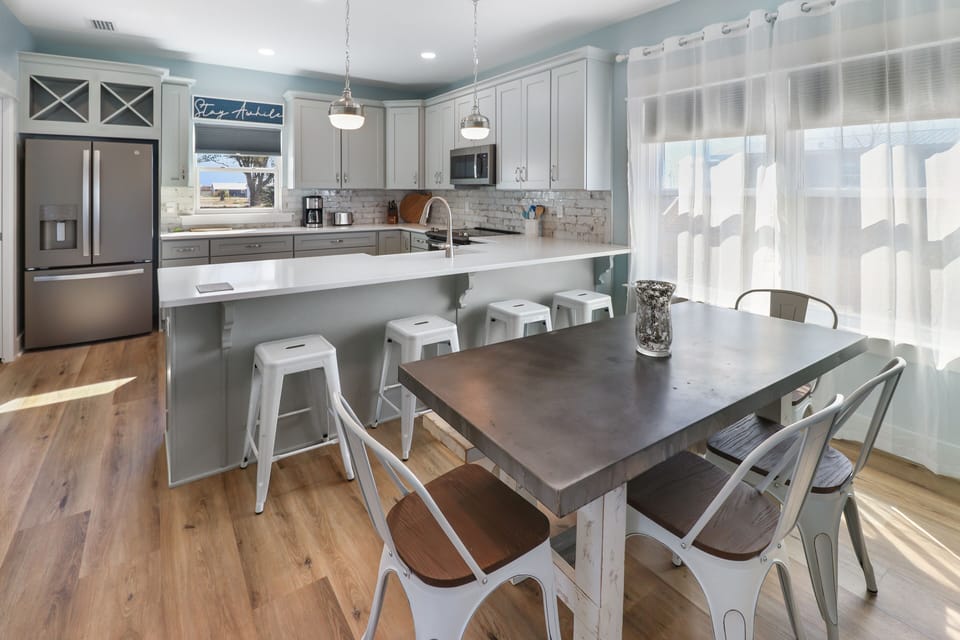 Vinyl plank flooring throughout