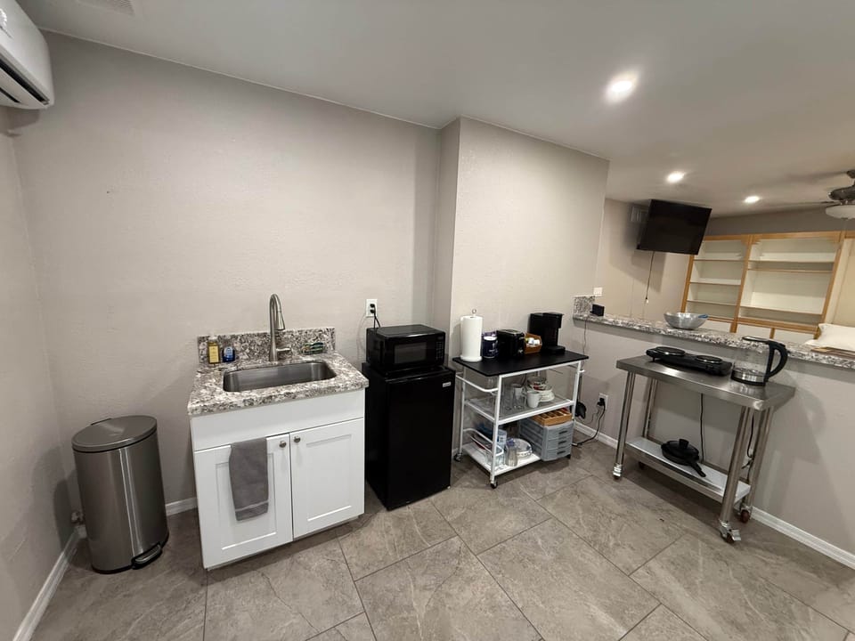 Kitchenette 