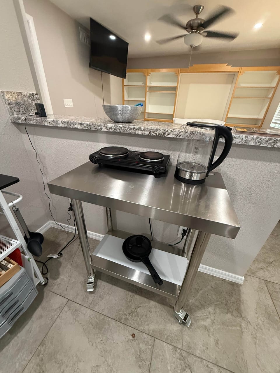 Electric hot plate and kettle 