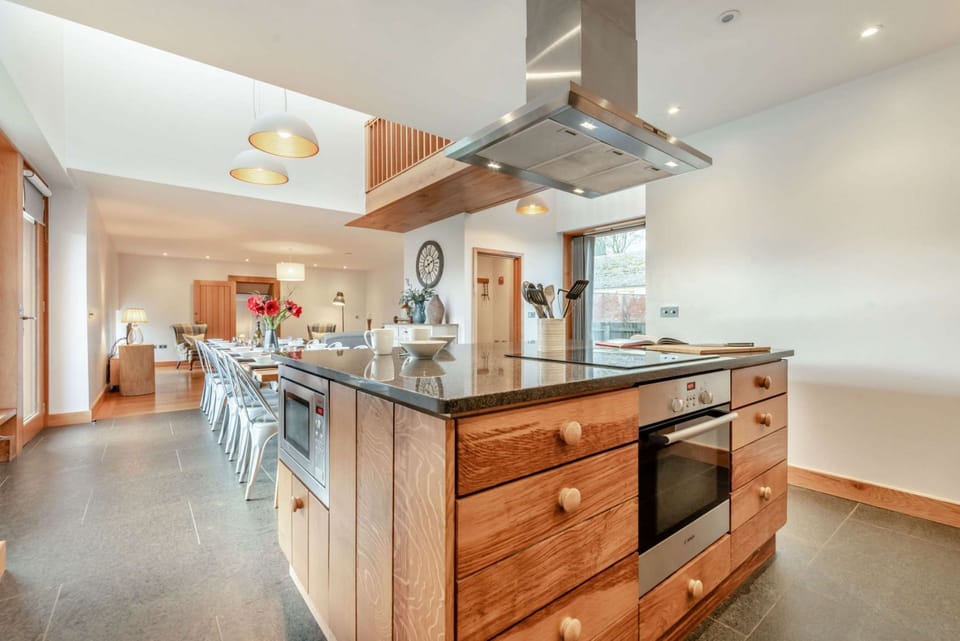 Yew Barn Kitchen - StayCotswold