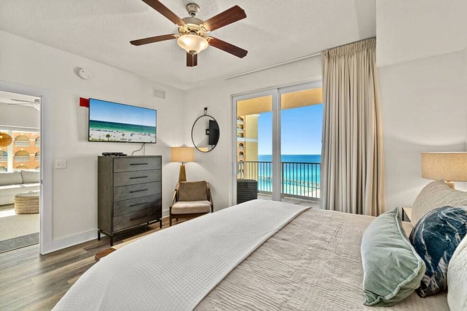 King Size Master Bedroom with Ocean Views!