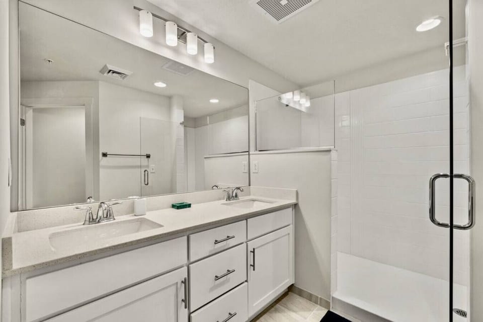 Master Bathroom!