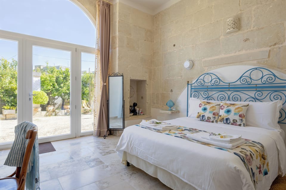 Luxury Room | Premium bedding, down comforters, memory foam beds, minibar