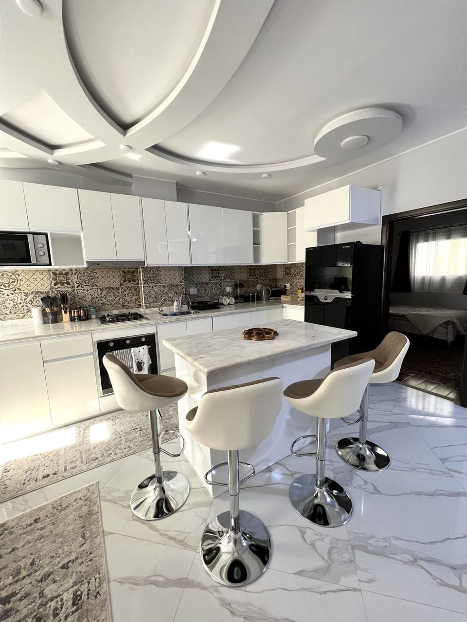Modern European-style kitchen 