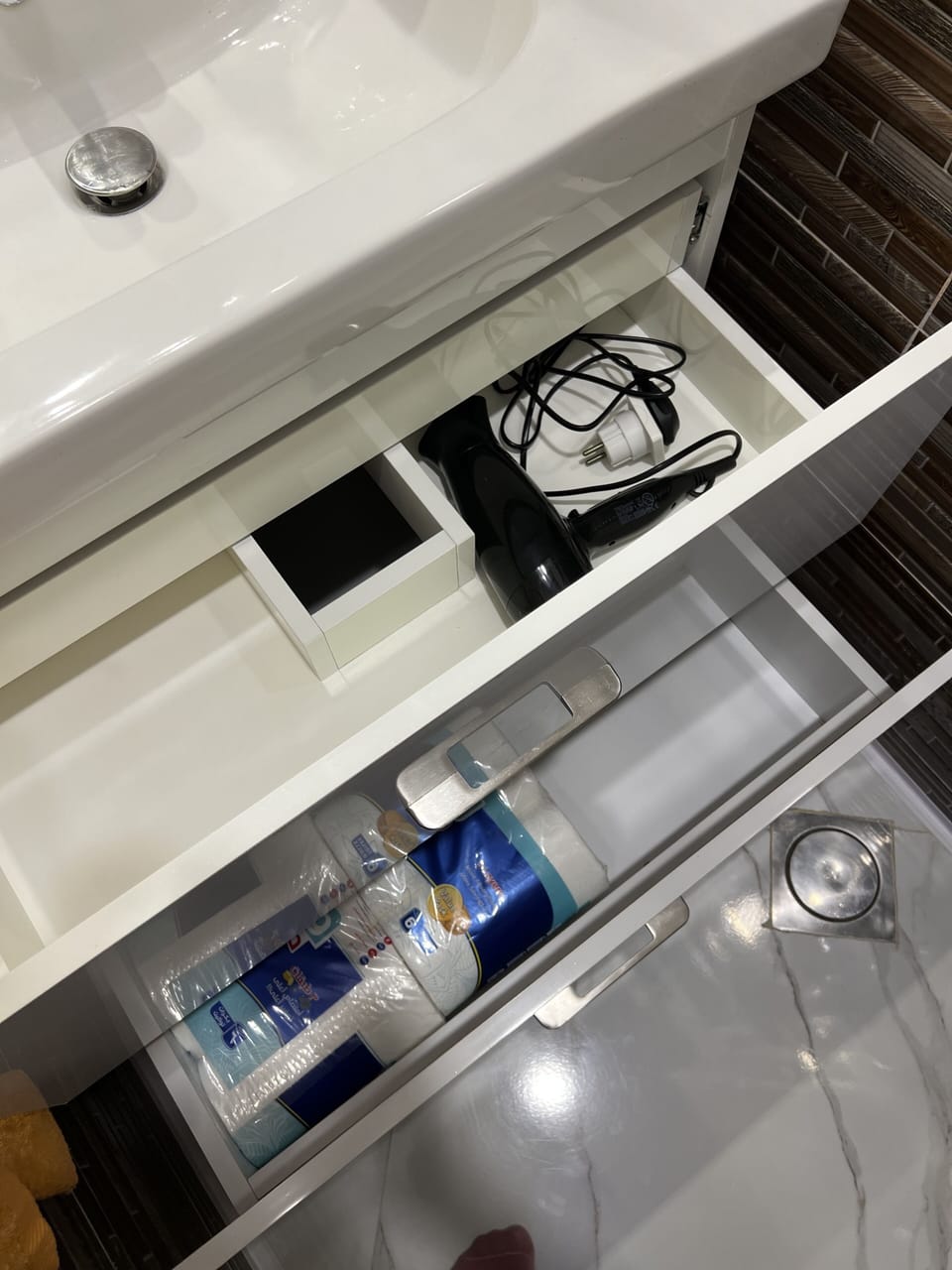 Hair dryer 