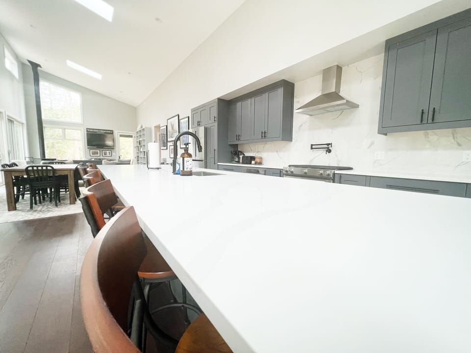 Kitchen with large island. - Kitchen with large island.