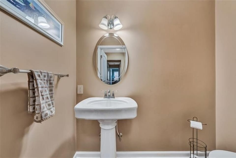 Main Level ½ Bath