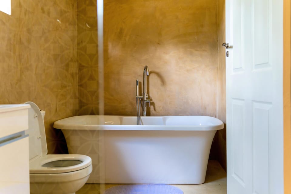 Standard Twin Room | In-room safe, individually decorated, individually furnished