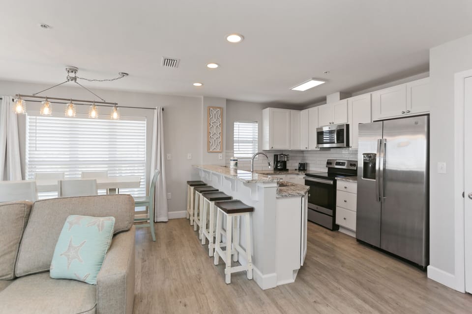 Kitchen & Dining Area