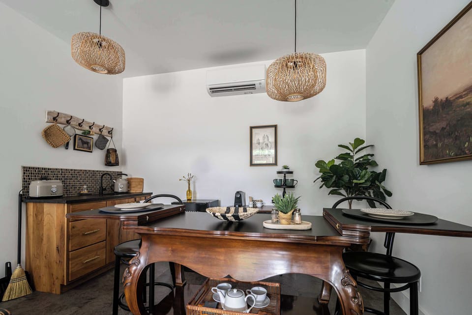 kitchen and dining area for relaxing Fredericksburg getaways
