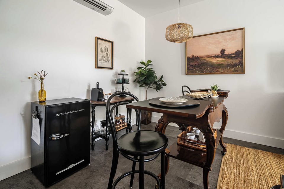 Relaxing dining nook