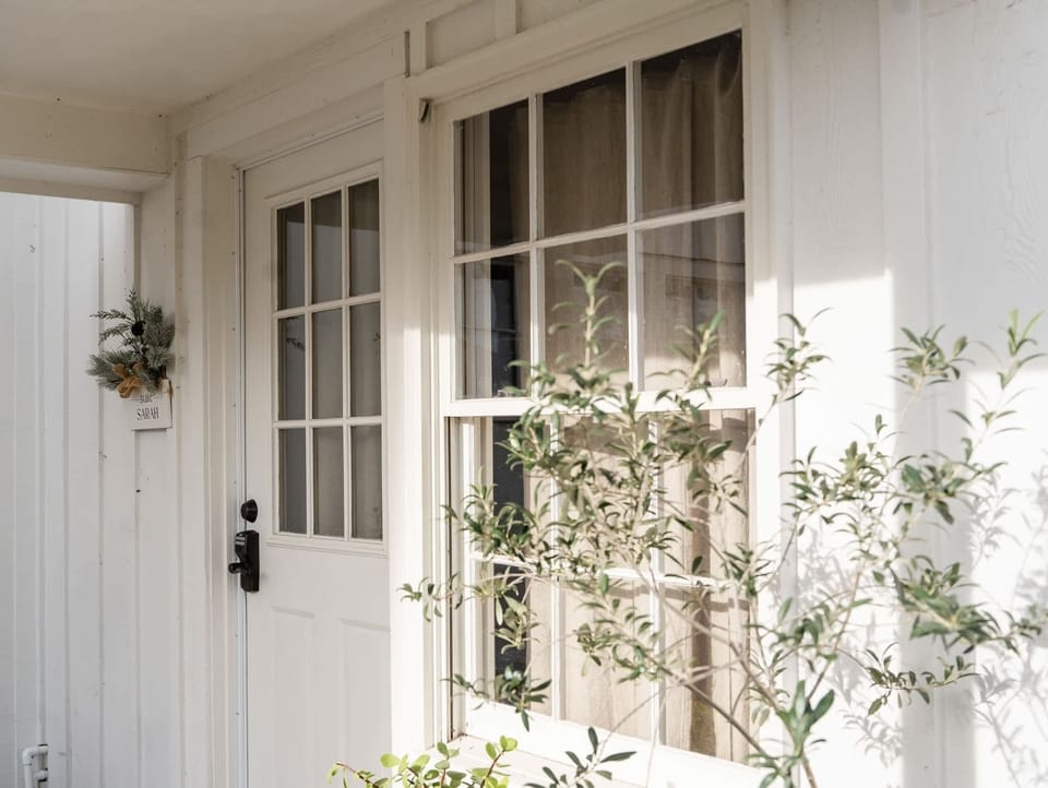 Suite Sarah - tucked away on a historic property