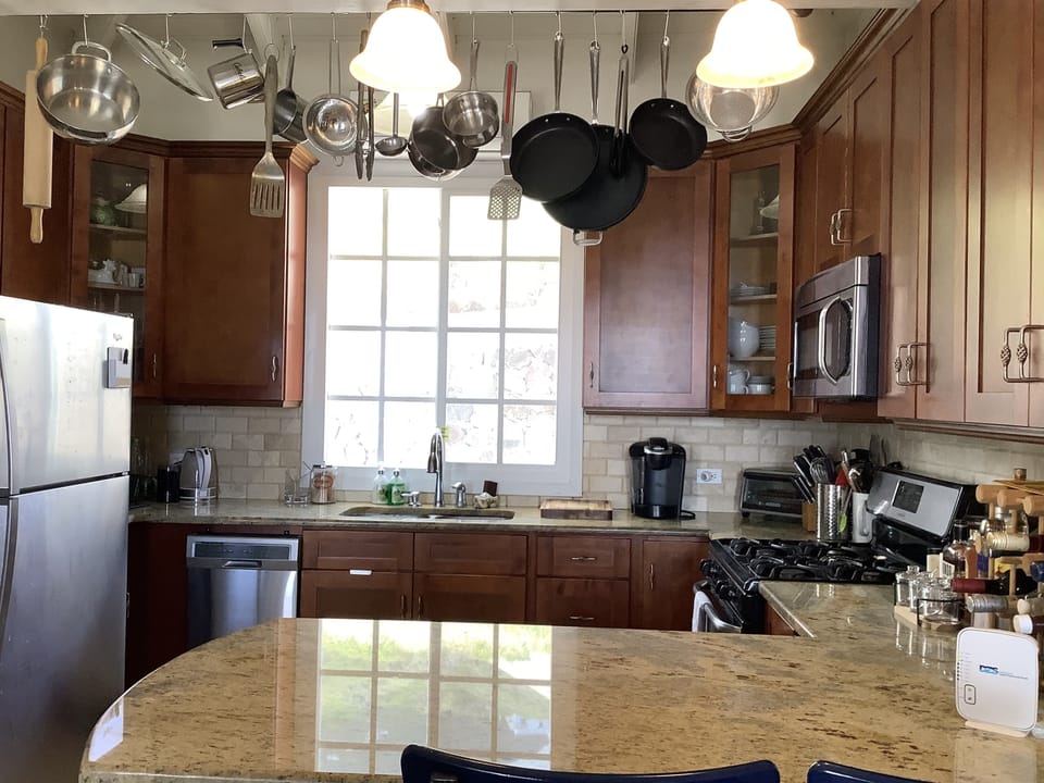 Fully-stocked Kitchen w/Dining Peninsula.  Air-conditioning.