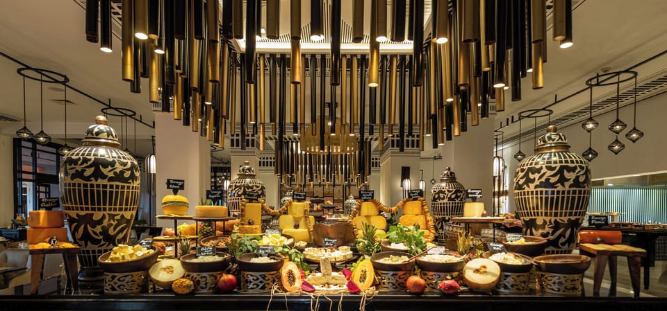 5 restaurants; breakfast, lunch, and dinner served