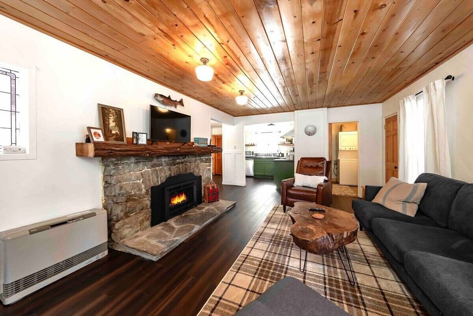 A prime location, walking distance from town and 1 mile to the lake!