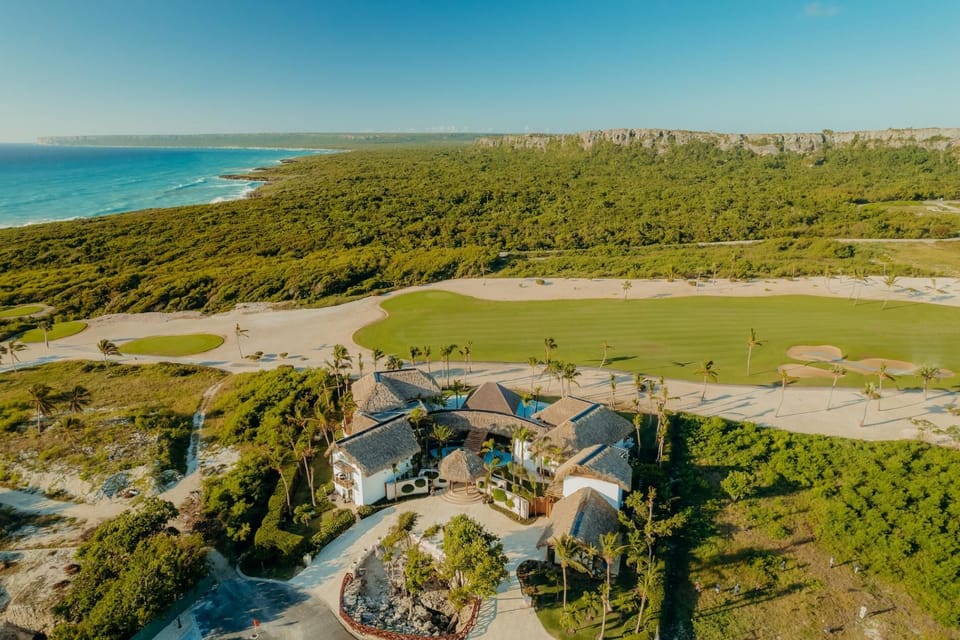 Unique luxury ocean-view villa w/ english speaking staff & private beach club (3109)